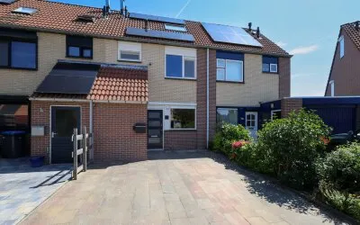 Terraced house for sale: Kruisbooglaan 72, Oostvoorne Oostvoorne