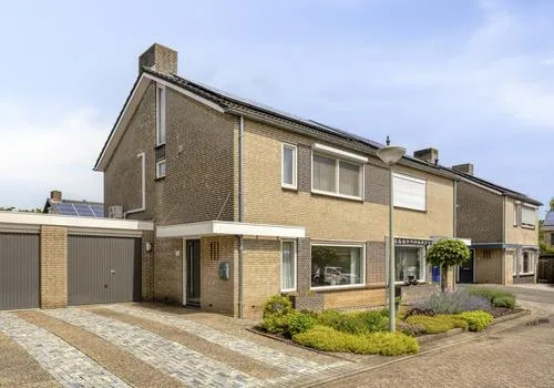 Tussenwoning te koop: Kruisbroedersweg 13, Roer-Zuid Roermond