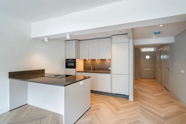 Woning te huur: Kruiskade, Rotterdam