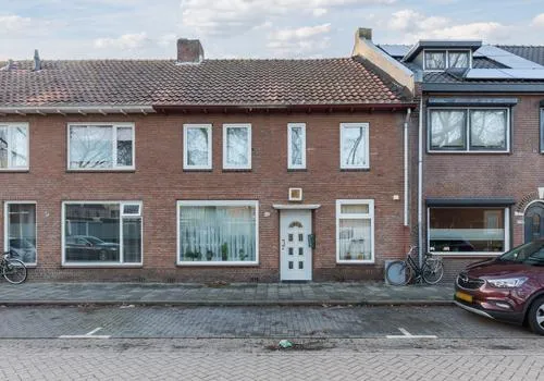 Tussenwoning te koop: Kruisvaardersstraat 45, Fatima West Tilburg