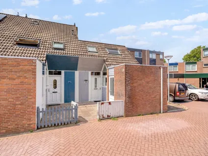 Tussenwoning te koop: Kruiszwin 1151, Kruiszwin Julianadorp