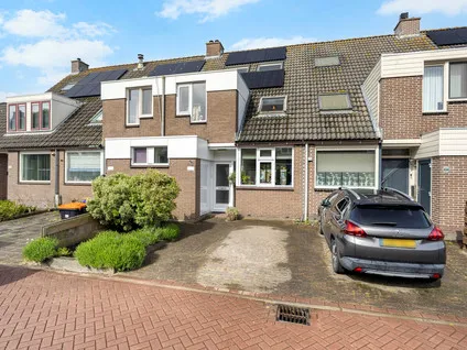 Tussenwoning te koop: Kruiszwin 1247, Kruiszwin Julianadorp