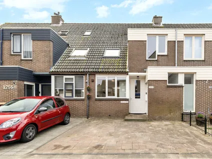 Tussenwoning te koop: Kruiszwin 1254, Julianadorp