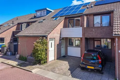 Tussenwoning te koop: Kruiszwin 2102, Kruiszwin Julianadorp