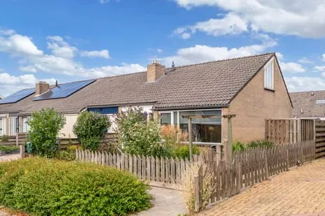 Corner house for sale: Krúswetter 6, Arum Arum