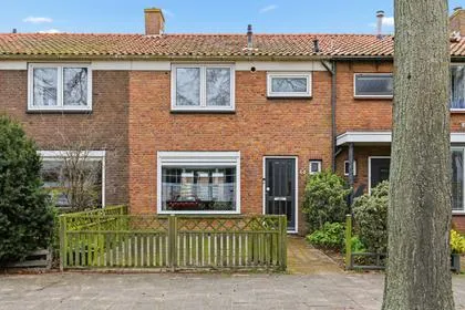 Tussenwoning te koop: Kuenenplein 44, Kuenenplein Beverwijk