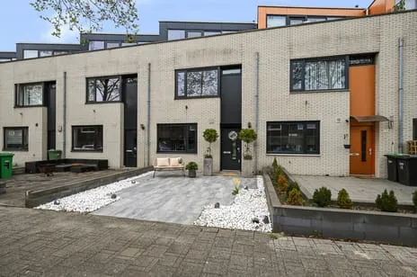 Tussenwoning te koop: Kuifduikerstraat 11, De Vissen 'S-Gravenhage