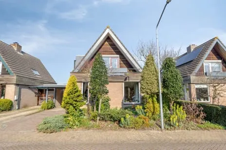 Tussenwoning te koop: Kuipershoek 24, Drimmelen Centrum Drimmelen