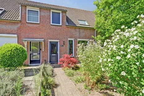 Tussenwoning te koop: Kuipershoek 36, Drimmelen Centrum Drimmelen