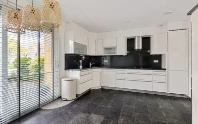 Tussenwoning te koop: Kwaakhaven 11, Poelgeest Oegstgeest