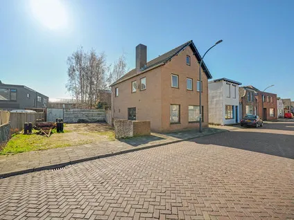 Vrijstaande woning te koop: Laageinde 18, Baardwijk Waalwijk