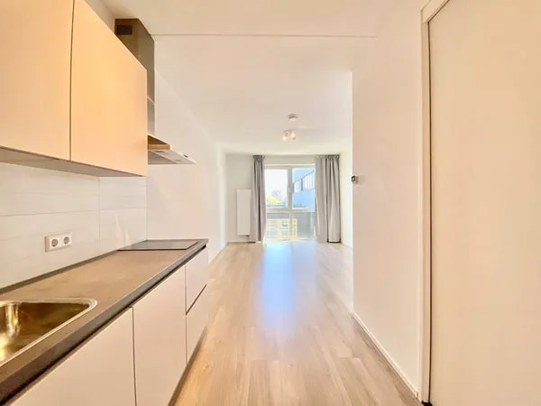 Studio te huur: Laakweg 21Z, Laakhaven-Oost 'S-Gravenhage