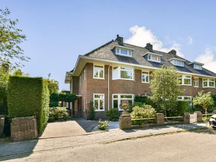 Corner house for sale: Laan Van Alkemade 64, Oranje Nassau Oegstgeest