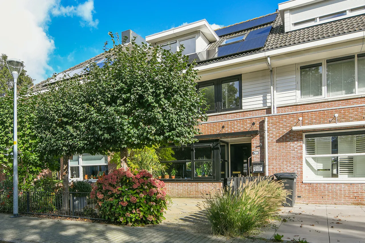 Tussenwoning te koop: Laan van Bizet 33, Nieuw-Vennep