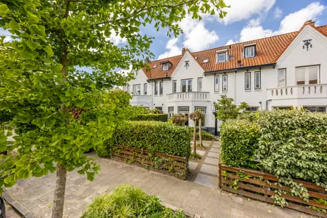 Tussenwoning te koop: Laan van Bloemenhove 3, Zandvoortselaan en Berkenrode en omgeving Heemstede