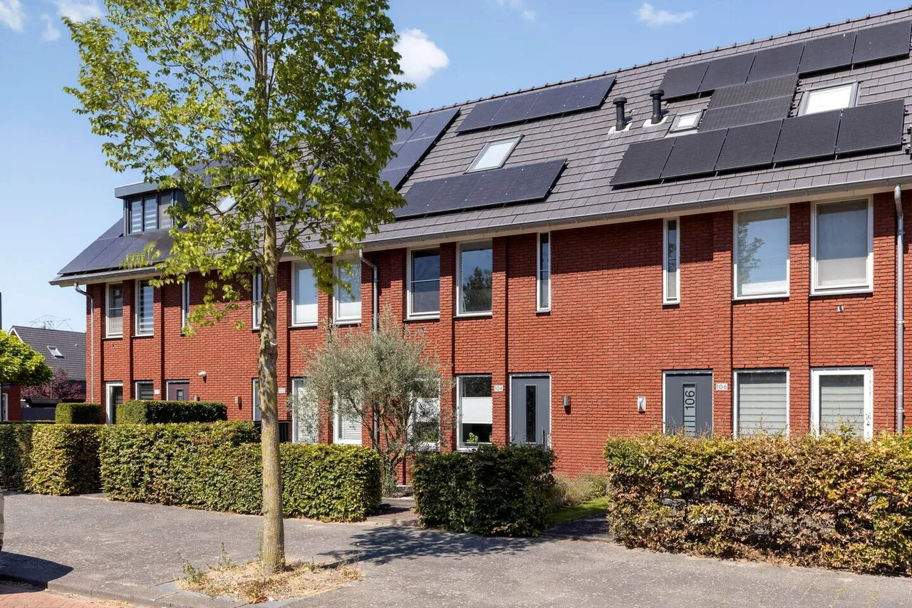 Tussenwoning te koop: Laan van Dada 104, Rotterdam