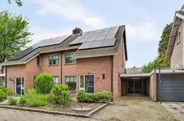 Twee-onder-één-kap te koop: Laan van Echternach 19, Zuidoost Alphen Alphen
