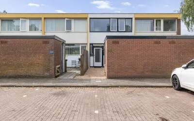 Tussenwoning te koop: Laan van het Kinholt 304, Emmerhout Emmen