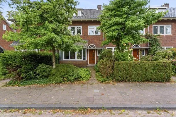 Tussenwoning te koop: Laan van Klarenbeek 50, Angerenstein Arnhem