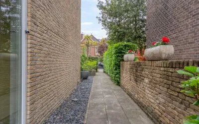 Twee-onder-één-kap te koop: Laan van Oostenburg 25, Voorburg Oud zuid Voorburg
