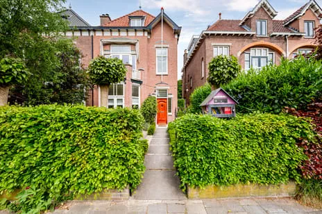 Twee-onder-één-kap te koop: Laan van Oostenburg 35, Voorburg Oud zuid Voorburg