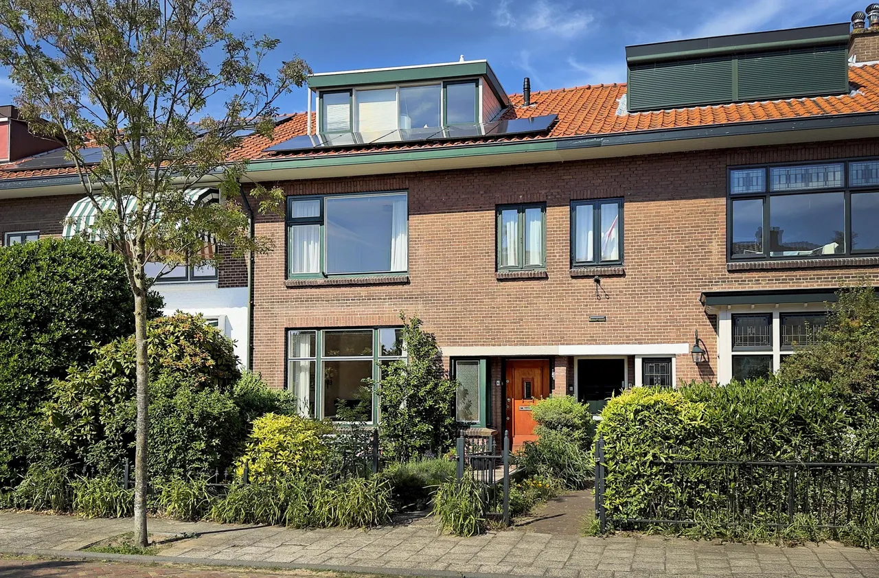 Tussenwoning te koop: Laan van Sevenstar 6, Voorburg