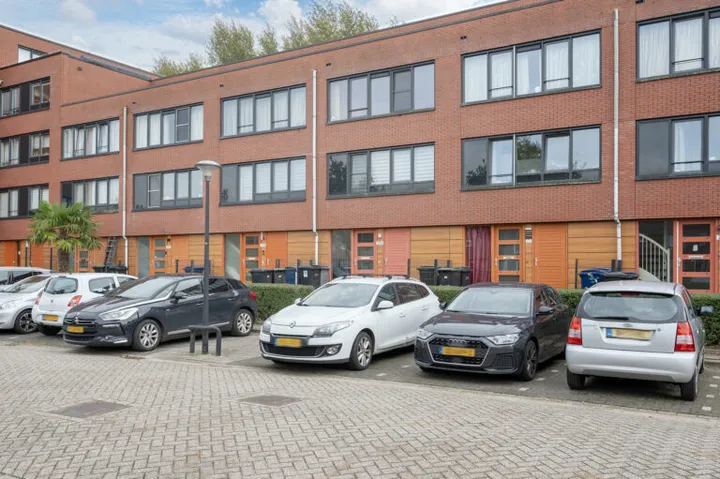 Tussenwoning te koop: Laan der V.O.C. 296, Almere