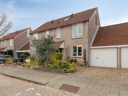 Tussenwoning te koop: Laan Van Assumburg 26B, Poelenburg Heemskerk
