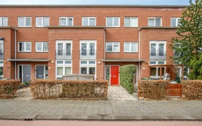 Tussenwoning te koop: Laan van Avant-Garde 121, Rotterdam