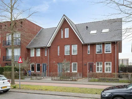 Tussenwoning te koop: Laan van Avant-Garde 293, Rotterdam