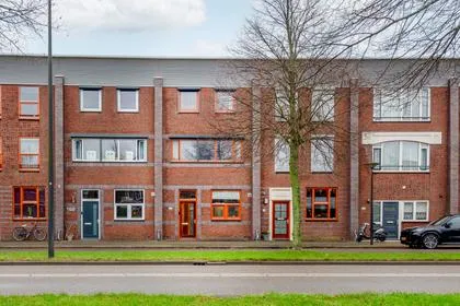 Tussenwoning te koop: Laan van Broekpolder 166, Lanen Beverwijk