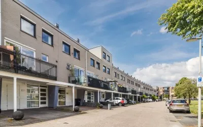 Tussenwoning te koop: Laan van der Kroft 26, Houtwijk 'S-Gravenhage