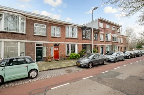 Tussenwoning te koop: Laan van Eik en Duinen 111, 'S-Gravenhage