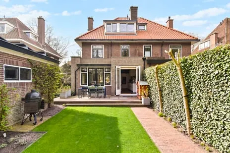 Twee-onder-één-kap te koop: Laan van Leeuwesteyn 28, Voorburg Oud noord Voorburg