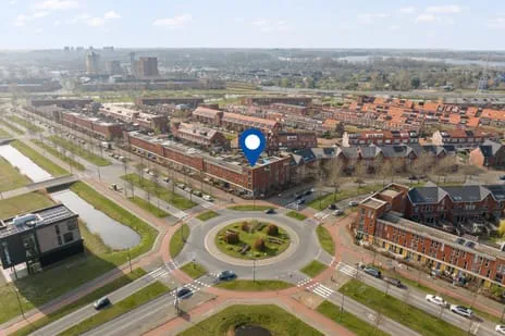 Tussenwoning te koop: Laan van Magisch Realisme 109, Rotterdam