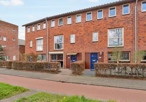 Tussenwoning te koop: Laan van Magisch Realisme 204, Rotterdam