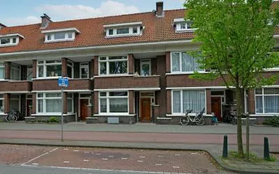 Tussenwoning te koop: Laan van Meerdervoort 800, 'S-Gravenhage