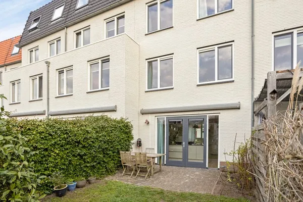 Tussenwoning te koop: Laan van Oost-Indië 327, Haven- en industrieterrein Nijmegen