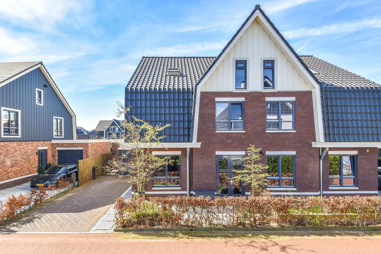 Twee-onder-één-kap te koop: Laantje van Calis 5, Blaricum