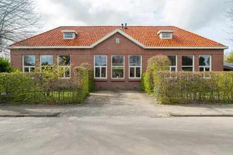 Twee-onder-één-kap te koop: Laanweg 1, Roodeschool Roodeschool