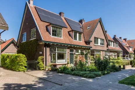 Hoekwoning te koop: Laarweg 29, Velp-Zuid beneden spoorlijn Velp (Ge)