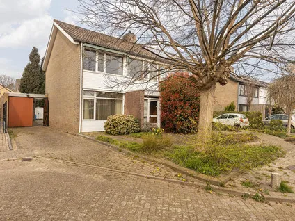 Twee-onder-één-kap te koop: Laathofstraat 34, Beek