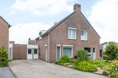 Tussenwoning te koop: Laathovenlaan 15, Margraten Margraten
