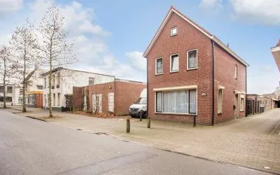 Twee-onder-één-kap te koop: Lage Bothofstraat 324, Velve-Lindenhof Enschede