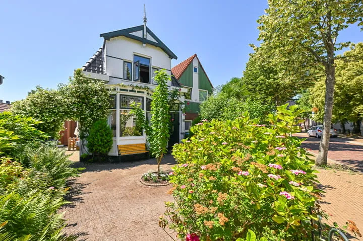 Corner house for sale: Lagedijk 55, Oud Zaandijk Zaandijk