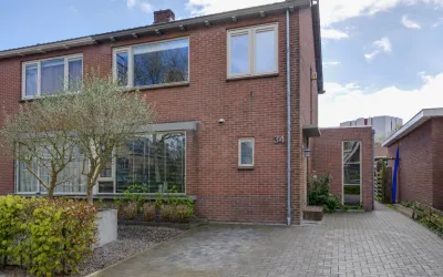 Twee-onder-één-kap te koop: Lambert Meliszweg 34, Grote Waal - Buurt 13 00 Hoorn