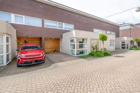 Tussenwoning te koop: Lambertushof 14, Koolenkampen en Iepenlaan Veghel