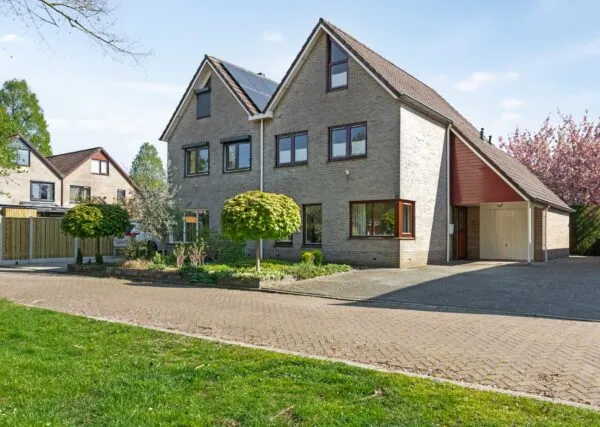 Twee-onder-één-kap te koop: Lammerenhof 11, De Horst Zevenaar