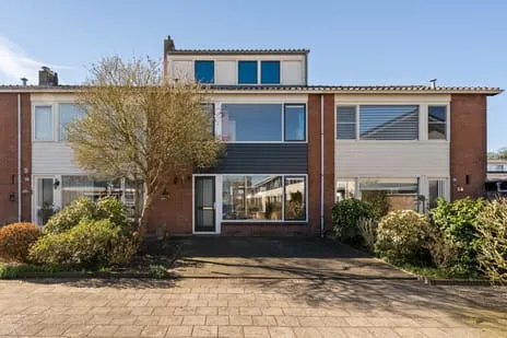 Tussenwoning te koop: Lamoraal van Egmondstraat 45, Flevowijk Kampen