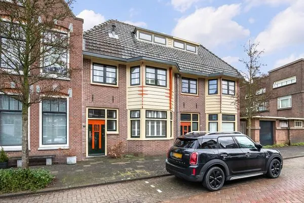 Tussenwoning te koop: Lamoraalstraat 4, Nassaukwartier en Hout Alkmaar
